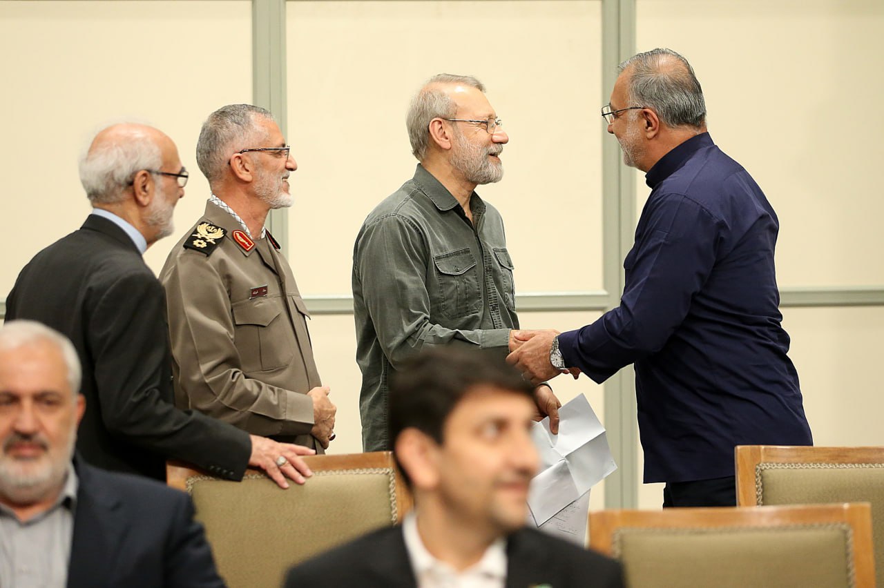 تیپ خاص علی لاریجانی در دیدار با رهبری / چهره خندان پزشکیان شکار دوربین ها شد + تصاویر 2