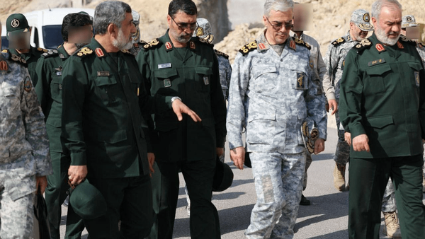 عکسی کمتر دیده شده از سردار شهید حاجیزاده از مناطق موشکی 2