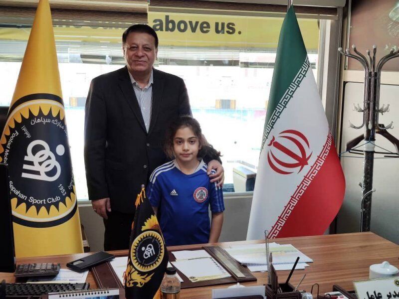 نابغه فوتبال ایران رسما قرارداد بست/ آرات حسینی در باشگاه لیگ برتری