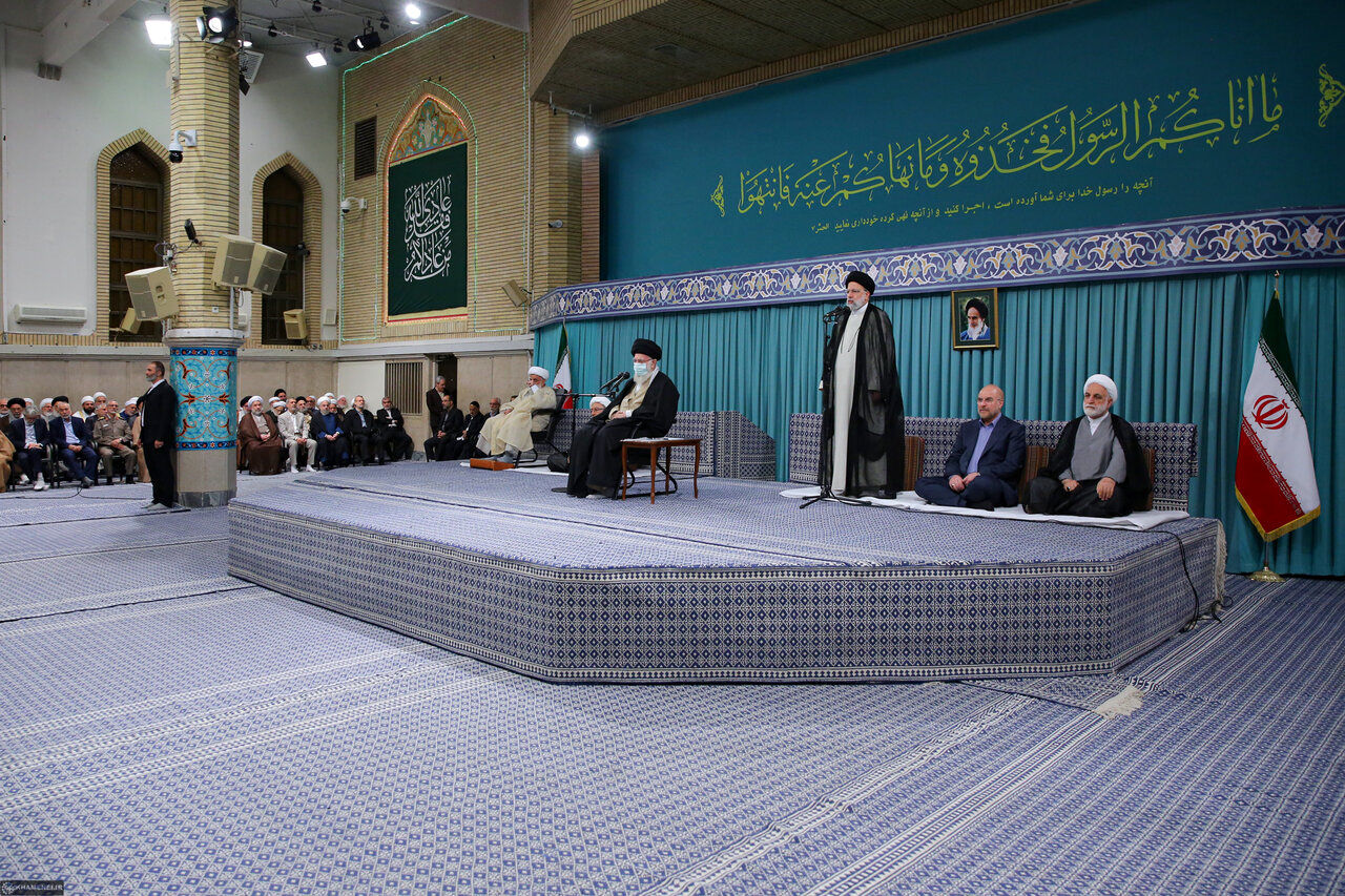 عکس همنشینی لاریجانی و روحانی در دیدار با رهبر انقلاب