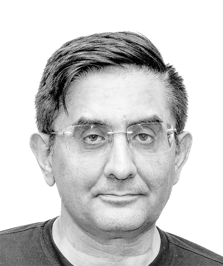 مالیات نااطمینانی؛ چرا ابهام سیاسی رشد اقتصادی ایران را فرسوده میکند؟