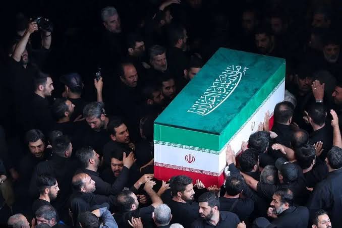 هم‌آغوشی جالب تاریخ؛ تشییع رهبر شهید انقلاب با چه مناسبت مهمی همراه است؟