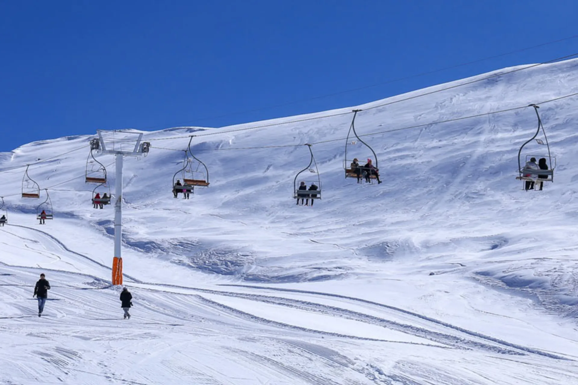 توچال ردای سفید به تن کرد + فیلم