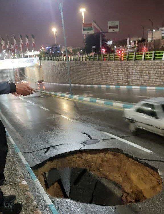 عکس | تصویری عجیب از فرونشست زیرگذر میدان امام حسین (ع) پس از بارش شدید باران