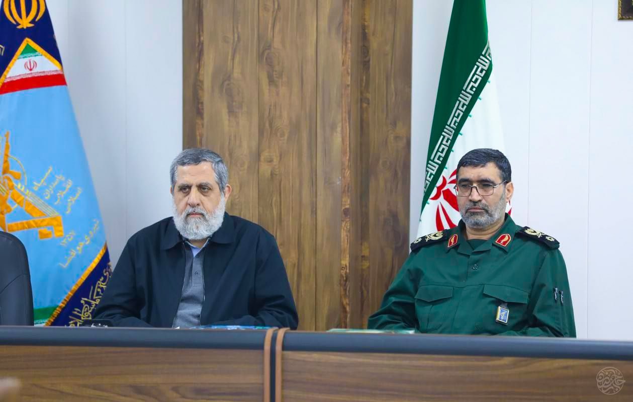 تصویری خاص از شهید ایزدی در کنار شهید محمود باقری 2
