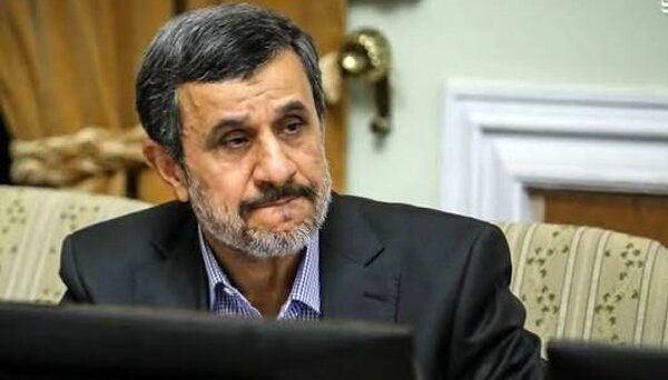 احمدینژاد دوباره حاشیهساز شد/ آیا او مأموریت ضربه از درون نظام داشته است؟