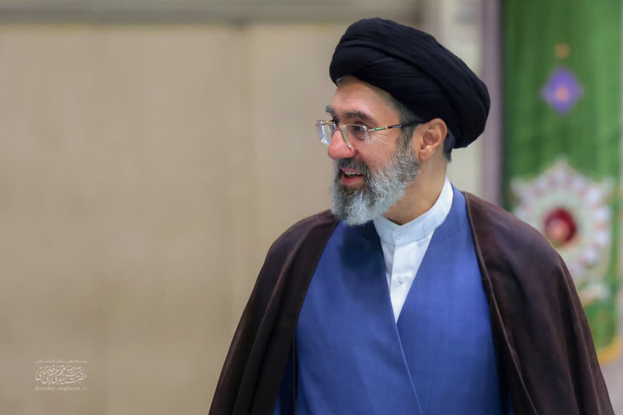 روایت احمد خاتمی از وضعیت جسمانی رهبر انقلاب در روز نخست جنگ