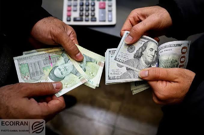حداقل دستمزد ایرانی‌ ها به زیر ۱۰۰ دلار رسید