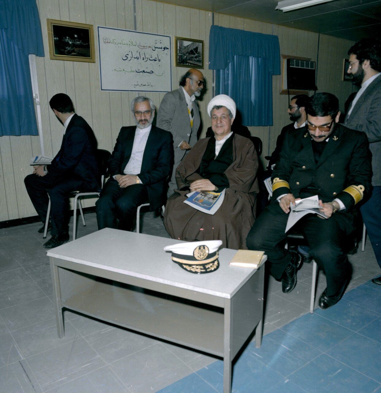 عکس‌هایی قدیمی و خاطره‌انگیز از هاشمی رفسنجانی و علی شمخانی وقتی جوان بودند