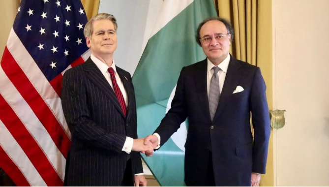 پاکستان دیگر از چین وام نمی گیرد