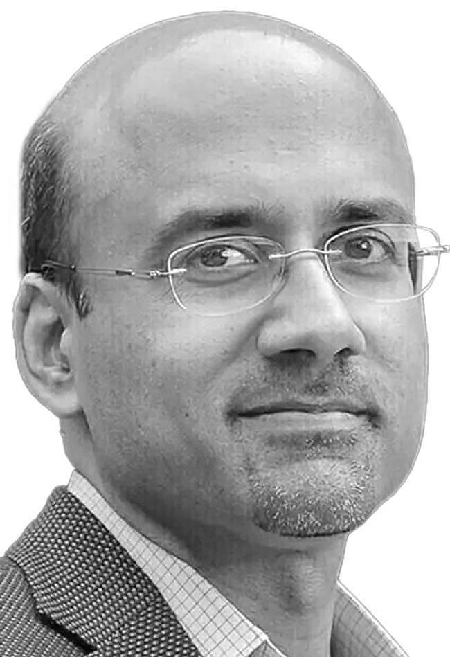 عاطف میان copy