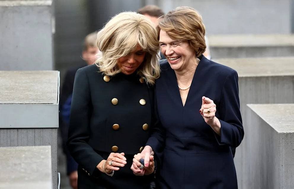 خنده‌های همسران رهبران فرانسه و آلمان در بازدید از بنای یادبود هولوکاست/عکس