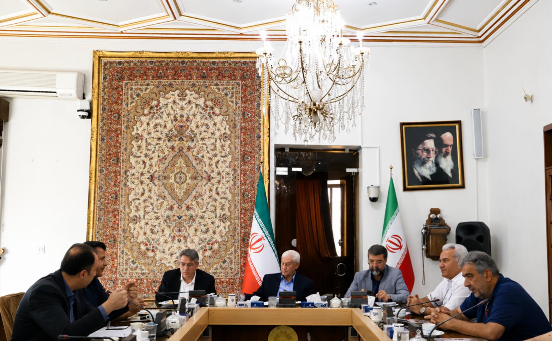 نشست مشترک اعضای کمیسیون گمرک اتاق تبریز با انجمن‌های حمل‌و‌نقل بین‌المللی شمال‌غرب