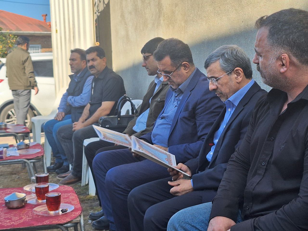 احمدی‌نژاد در مراسم خواهر فوت شده اسفندیار مشایی + عکس 3