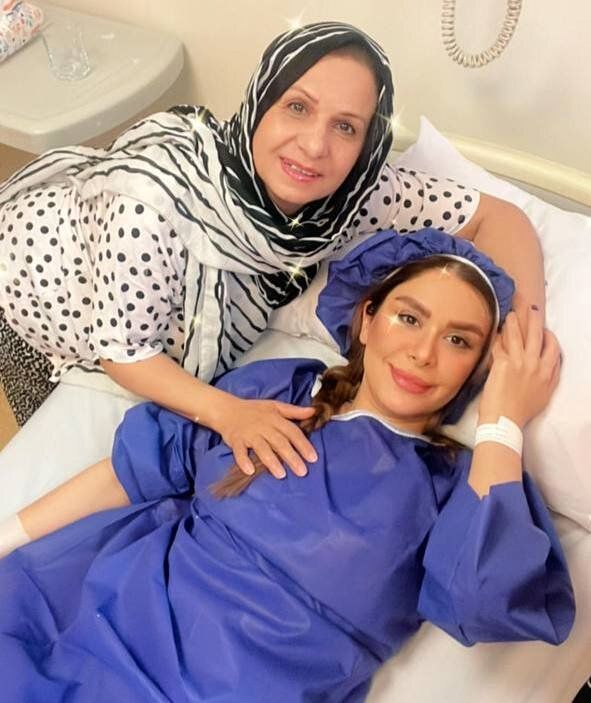 عکس | سلفی مجری زن مشهور تلویزیون روی تخت بیمارستان با فیلتر اسنپ‌چت!