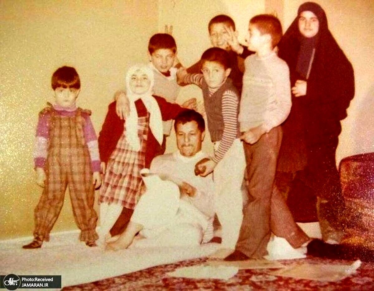 عکس کمیاب از آیت الله هاشمی و فرزندانش در دوره جوانی