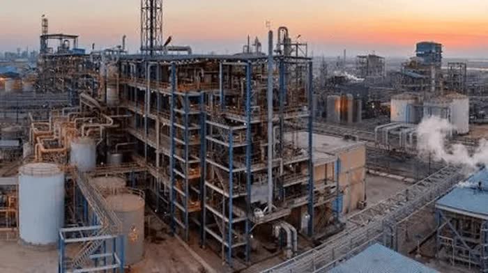 مهار آتش‌سوزی در پتروشیمی کارون؛ حادثه در جریان آواربرداری ناشی از حملات اخیر