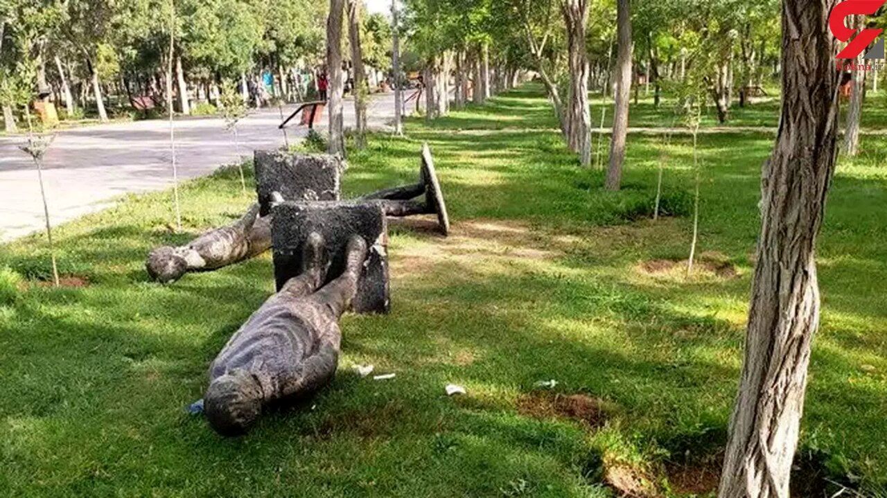 مرگ هولناک یک کودک بر اثر سقوط مجسمه در پارک/ عکس