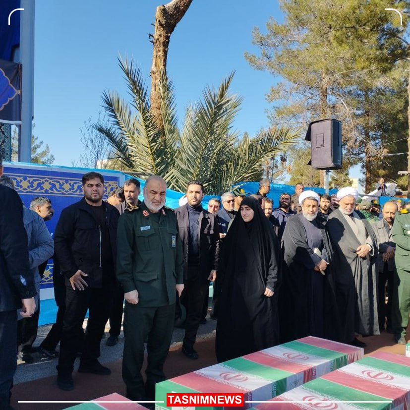 حضور سردار سلامی و زینب سلیمانی در مصلای کرمان + عکس 2