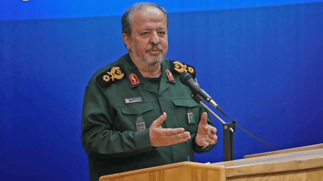 سرپرست وزارت دفاع: همواره باید یک گام جلوتر از دشمن حرکت کنیم/ خطوط تولید صنعت دفاعی فعال‌تر از گذشته هستند