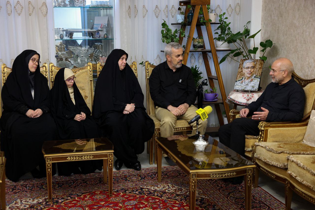 تصاویر قالیباف از دیدار با دو دختر و برادر سپهبد شهید باقری 2