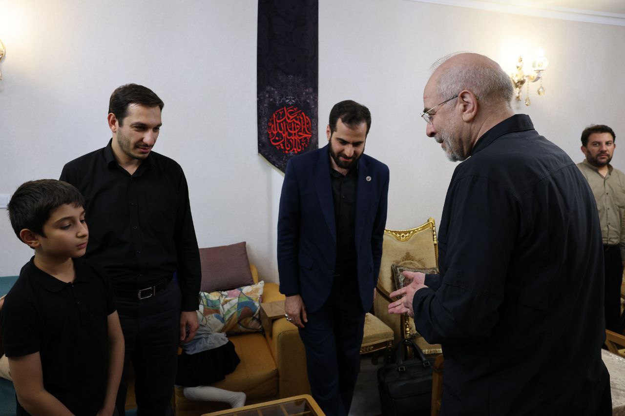 تصاویر قالیباف از دیدار با دو دختر و برادر سپهبد شهید باقری 5