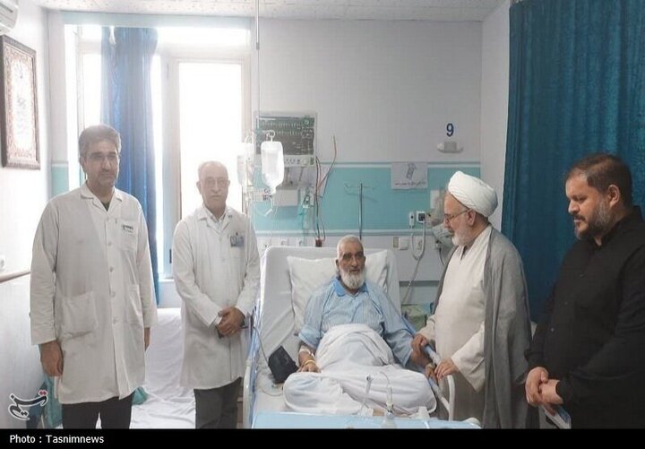 تصویری از امام جمعه قم روی تخت بیمارستان 2
