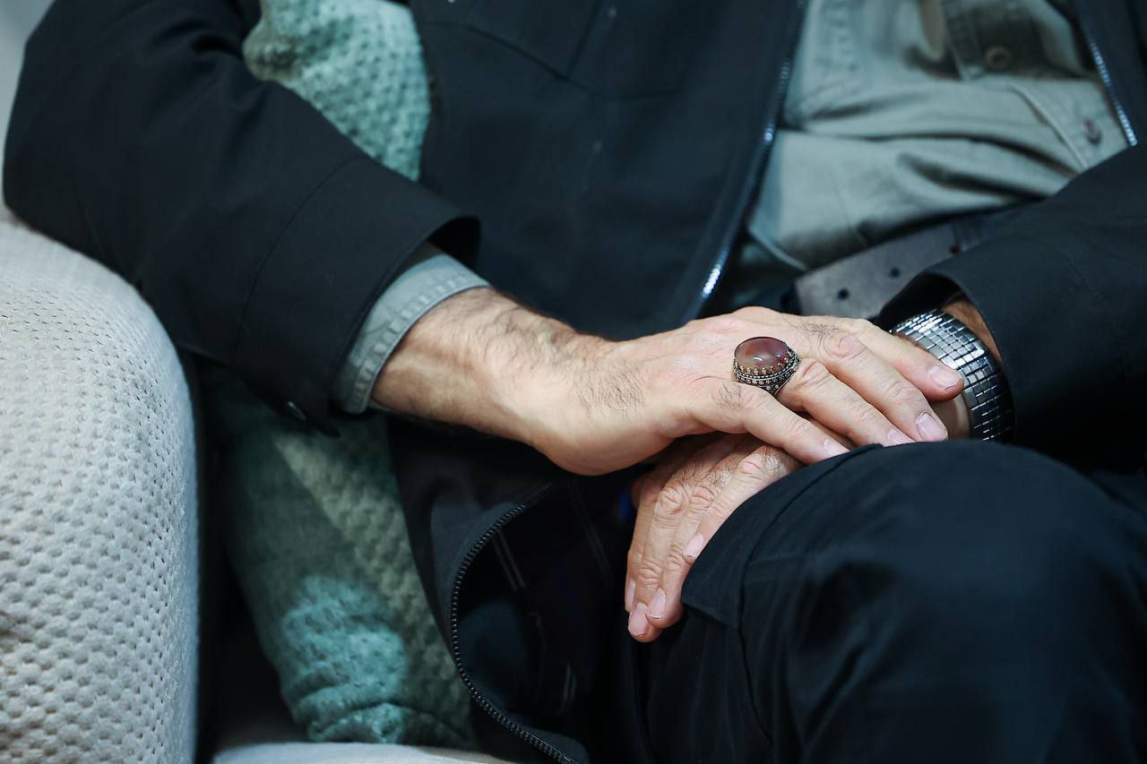 تصاویری از دیدار لاریجانی با خانواده شهید ایزدی + فیلم 3