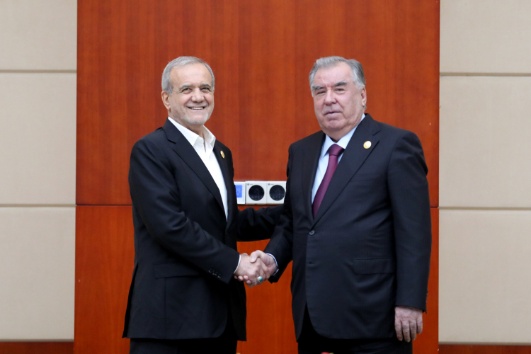 دیدار پزشکیان با همتای تاجیکستانیاش / تاکید ایران بر ضرورت جلوگیری از تداوم جنایات رژیم صهیونیستی 3