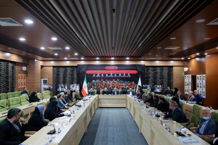 تصاویری از حضور پزشکیان در نشست با رئیس و معاونین بنیاد شهید 3