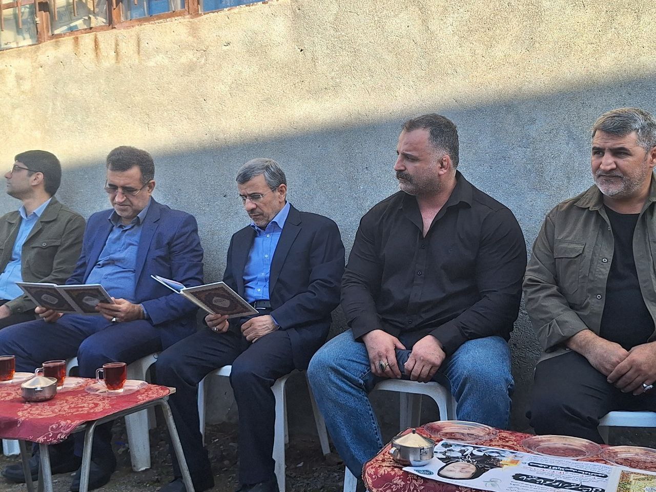 احمدی‌نژاد در مراسم خواهر فوت شده اسفندیار مشایی + عکس 4