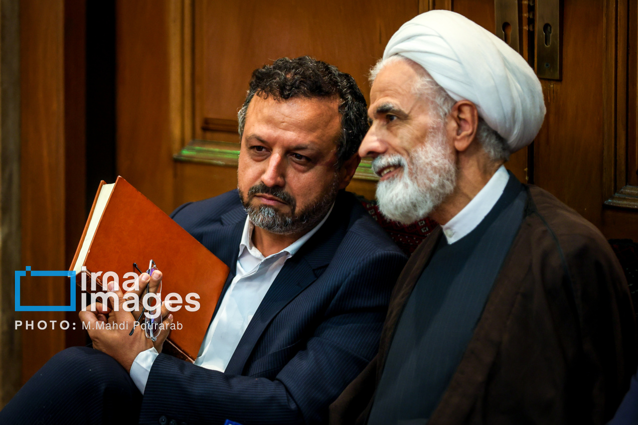 هم نشینی معاون پزشکیان با وزیر اقتصاد دولت رئیسی در یک مراسم ختم + تصاویر 2