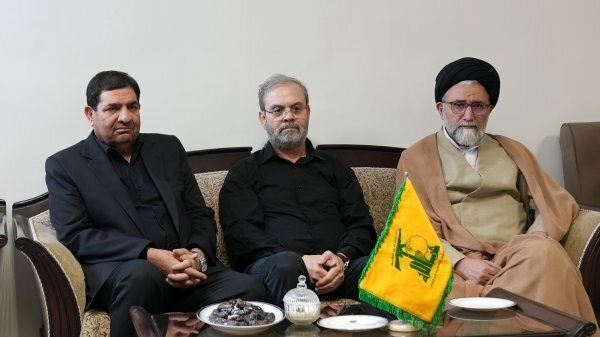 عکسی از محمد مخبر در دفتر مرکزی حزب الله لبنان/ وزیر اطلاعات هم بود