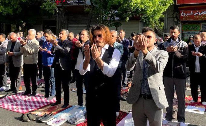 بازیگر هالیوود در نماز عید فطر شرکت کرد!+ عکس 3
