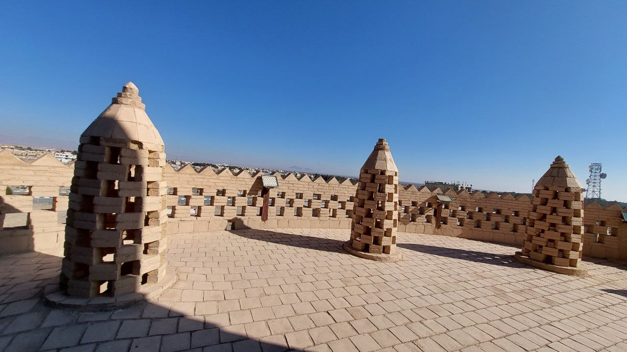 شهری سفید با رمل‌های طلایی 4