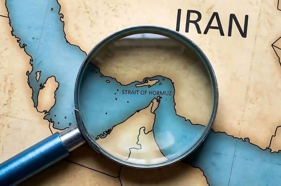 بازی قدرت در مهم‌ترین آبراه نفتی جهان/الجزیره: تنگه هرمز به کارت اصلی درگیری ایران و آمریکا تبدیل شد