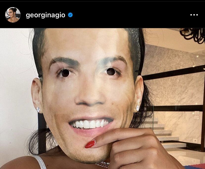 عکس | شوخی جالب جورجینا با رونالدو؛ ماسک Cr7 روی صورت نامزدش!