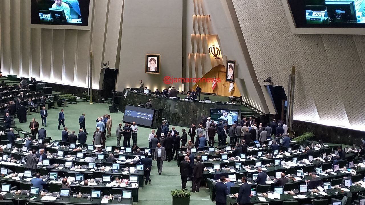  جدل در صحن علنی مجلس برای شمارش مجدد آرا + عکس