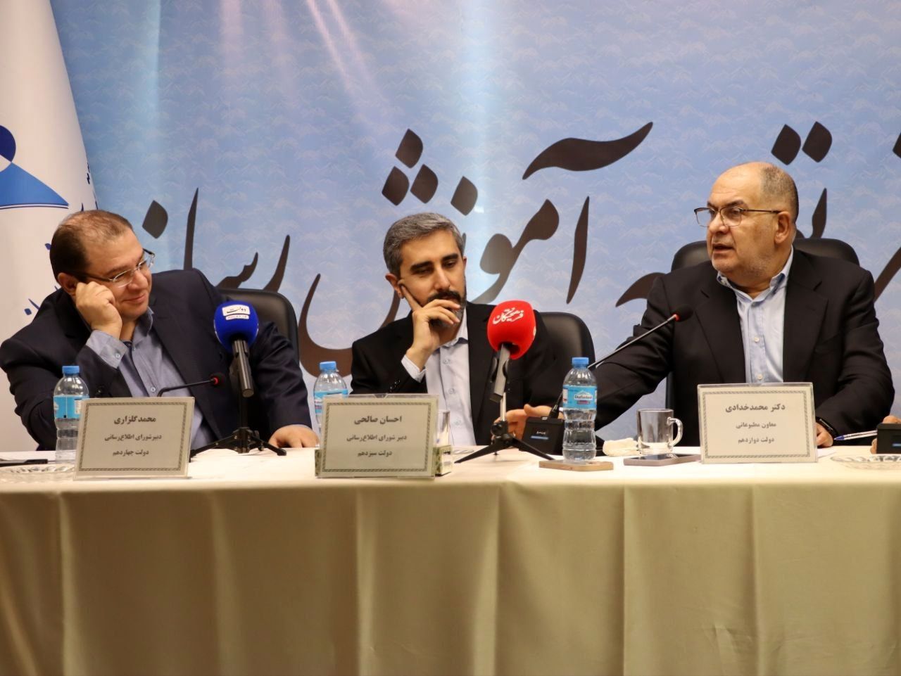 ادعای عجیب یک مقام دولت رئیسی: نظر رئیسجمهور رفع فیلترینگ واتساپ و اینستاگرام بود؛ شعام به آن رای نداد/ روایت معاون مطبوعاتی دولت روحانی از گرانی بنزین در سال۹۸: به رسانهها گفتم خبر را نزنید، آنها هم نزدند