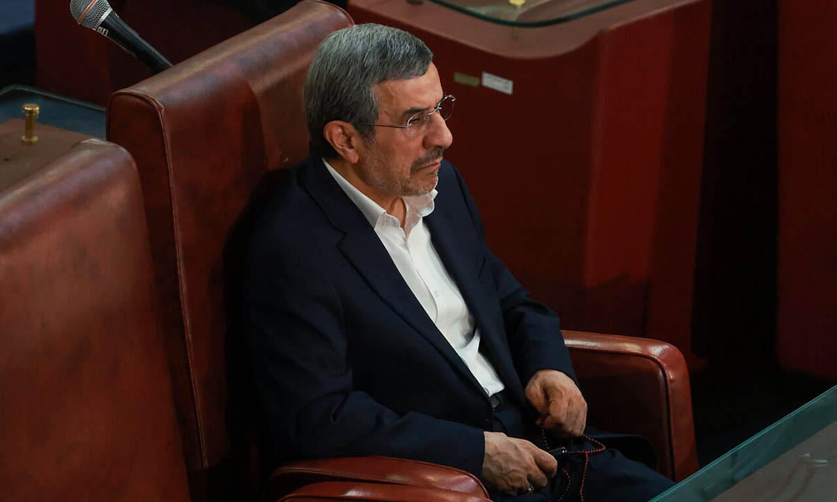 حضور احمدی‌نژاد در جلسه کمیسیون اقتصادی مجمع