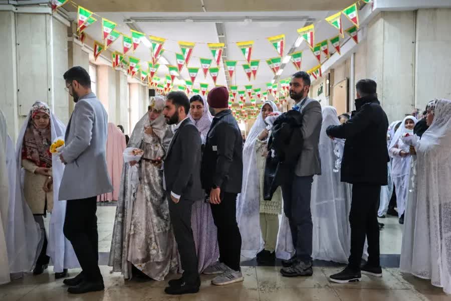 صف میلیونی وام ازدواج و فرزندآوری پشت در بانکها/ گره کار کجاست؟