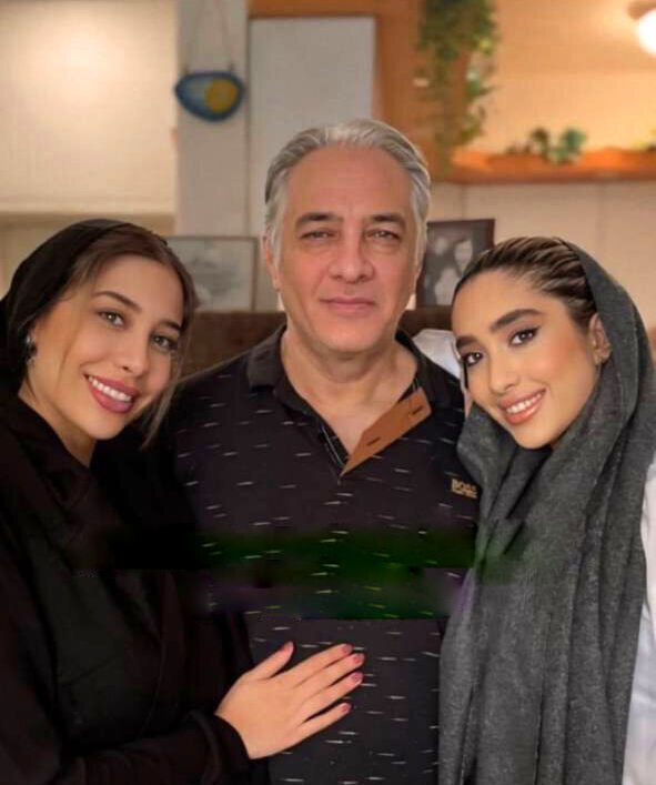 عکس خانوادگی ایرج نوذری در کنار دخترانش + عکس 3