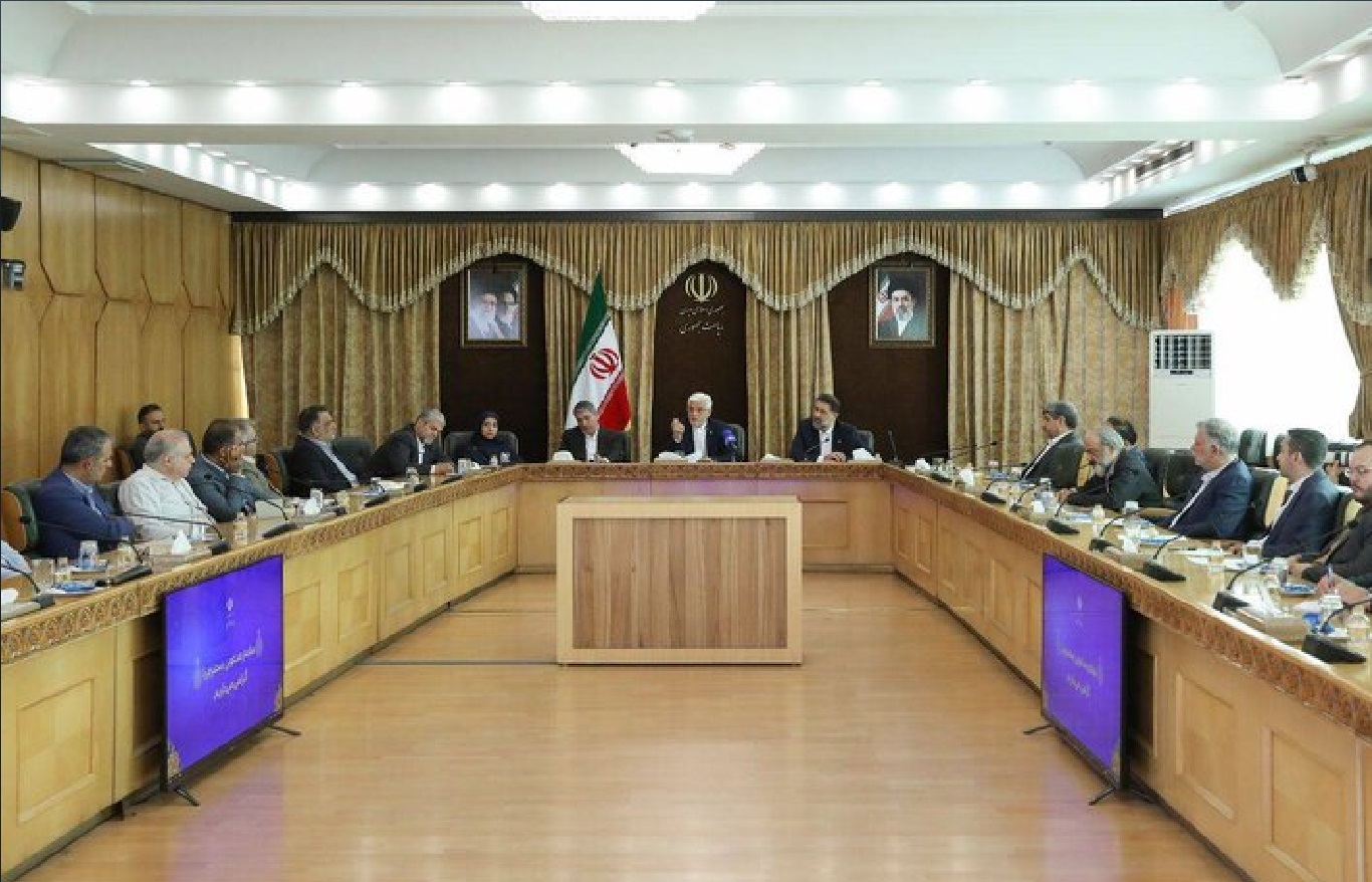 سهمیه اول بنزین کاهش می یابد؟/ توضیح عارف درباره اجرای طرح بنزین ۸۷ هزار تومانی در کرمان/ نرخ چهارم بنزین بدون هماهنگی اجرا شد