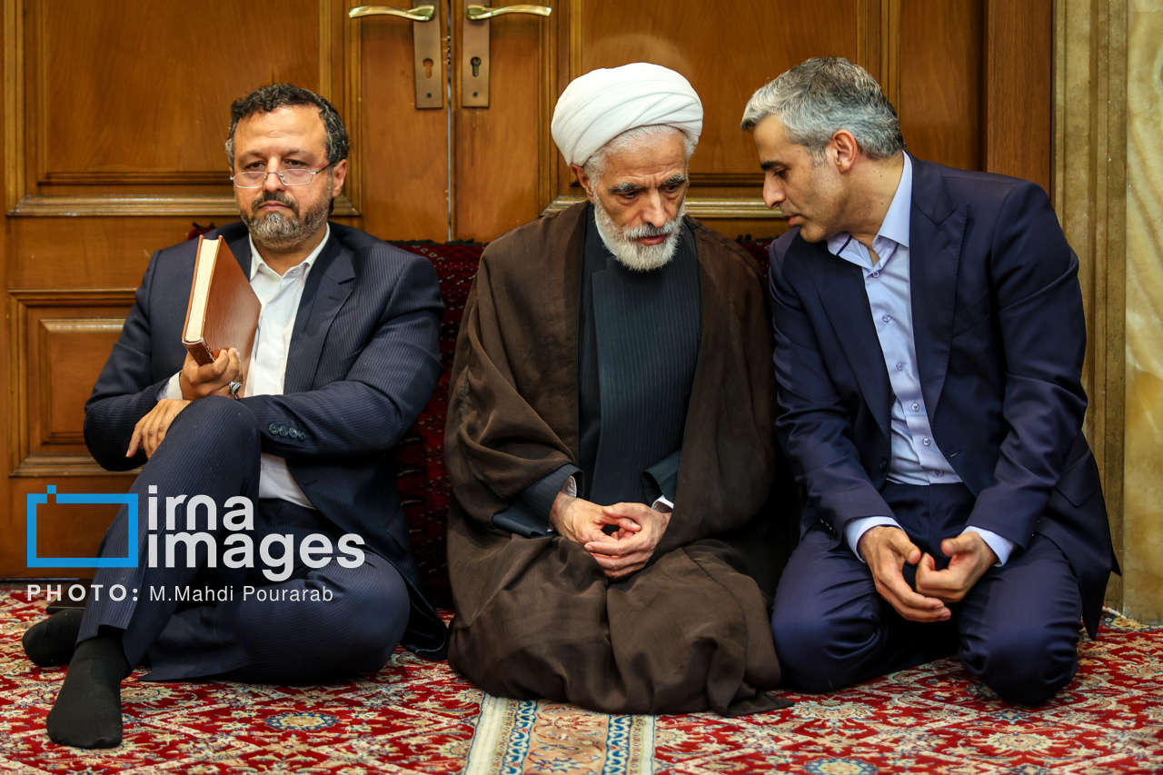 هم نشینی معاون پزشکیان با وزیر اقتصاد دولت رئیسی در یک مراسم ختم + تصاویر 3