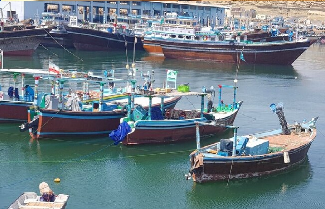 فرماندار جاسک: در حملات اخیر آمریکا ۱۰۰ شناور غیرنظامی آسیب دیدند