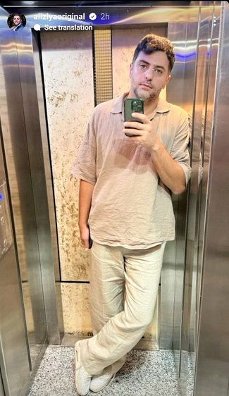 علی ضیاء عکسی از خودش در استوری منتشر کرده که سفید شدن محاسن وتغییر چهره شدید او، توجه برانگیز شده.