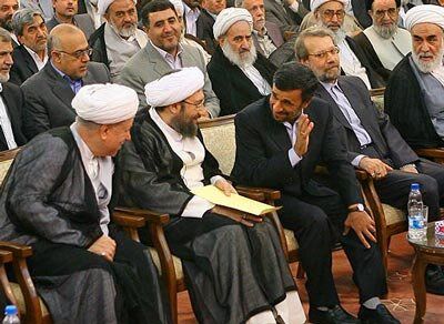 عکسی از رویارویی عجیب آیت الله هاشمی و احمدی نژاد /فریب این لبخندها را نخورید