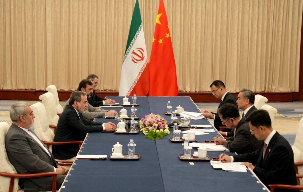 قابی از عراقچی و وانگ‌یی 3