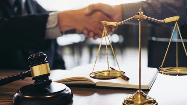 مشاور حقوقی کیست؟ چگونه مشاوره حقوقی آنلاین بگیریم؟