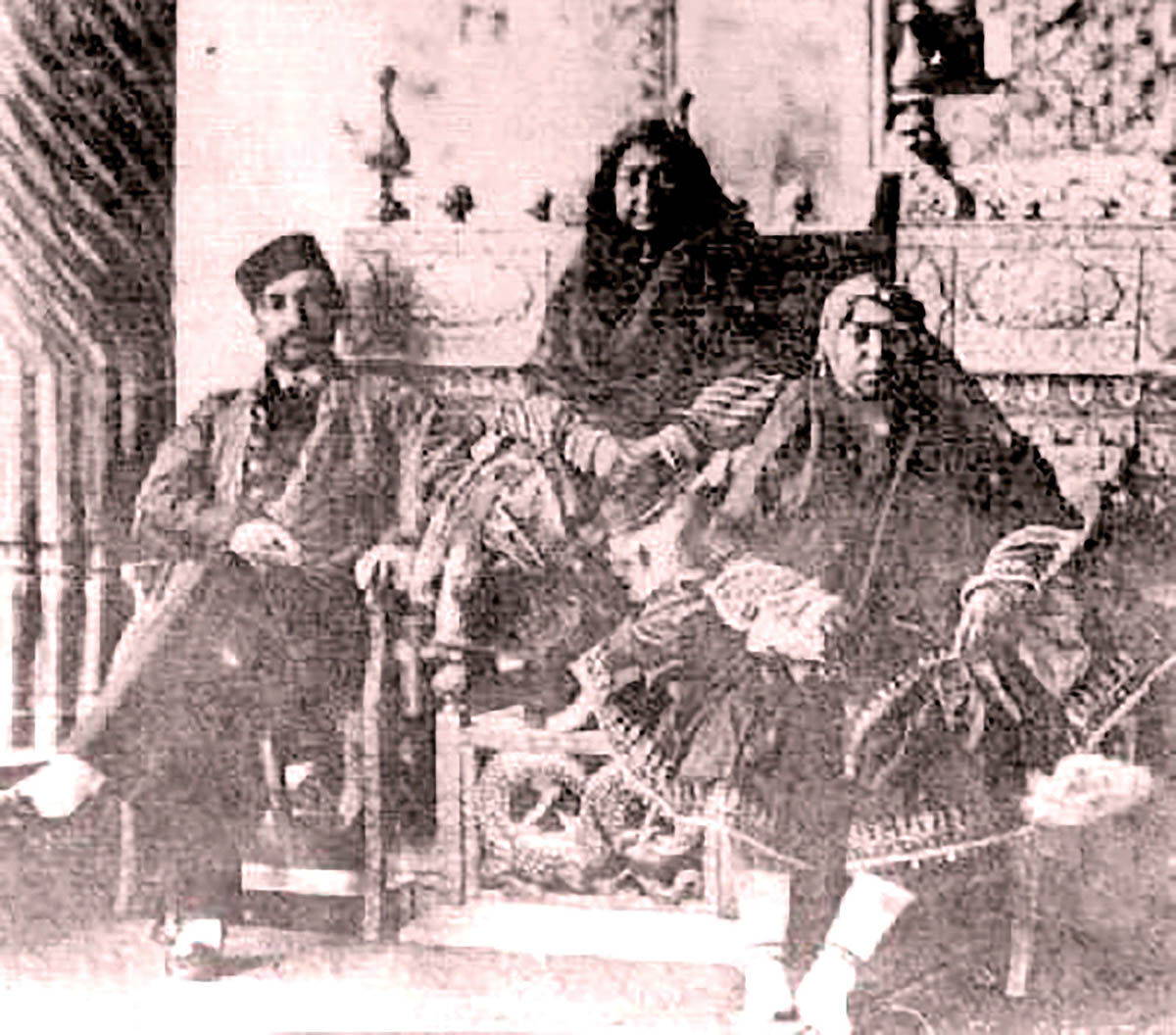   کودکی نابسامان شاه